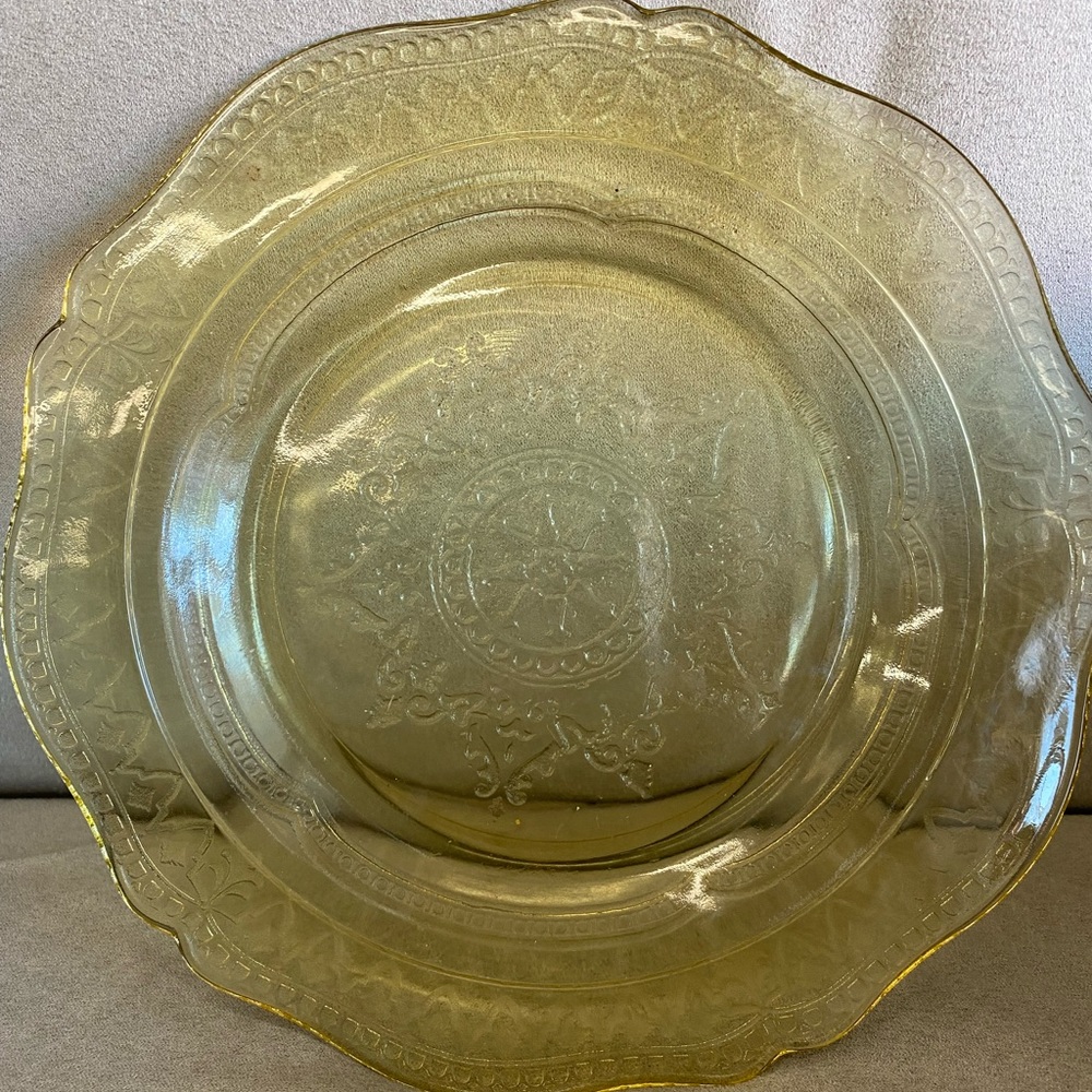 Vintage yellow depressions glass plate 9x 9